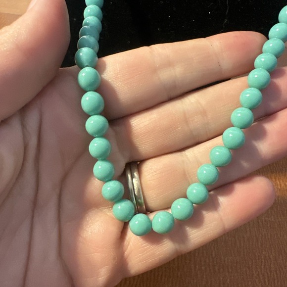 Elegant Turquoise Beaded Necklace - Picture 3 of 9